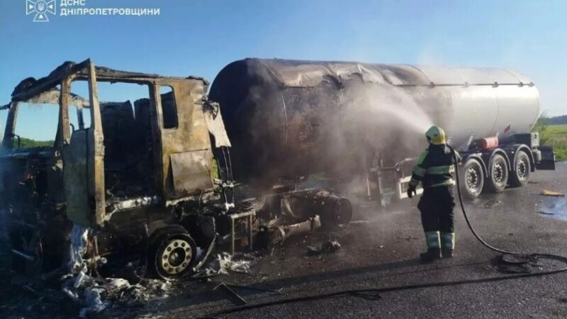 На Дніпропетровщині спалахнула автоцистерна MAN: водія госпіталізували