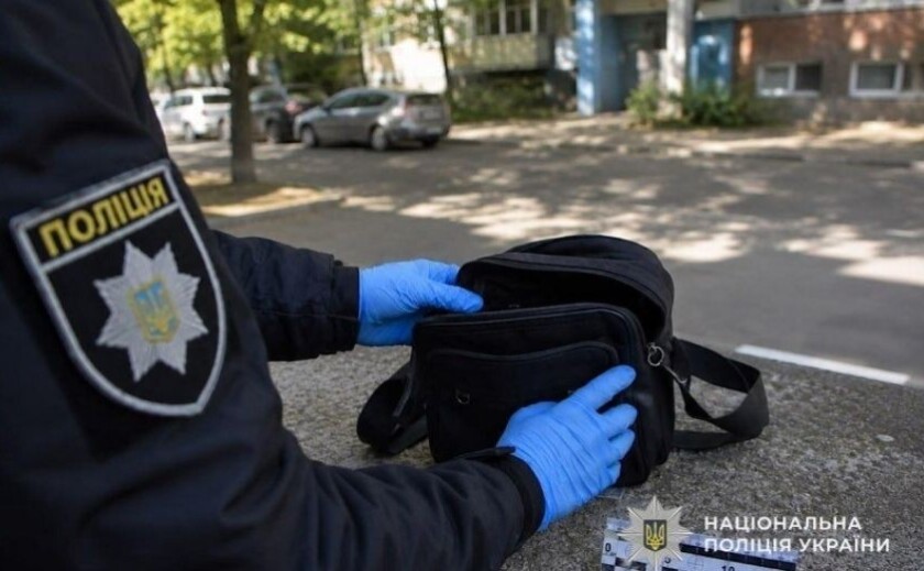 У Дніпрі чоловіка підозрюють у незаконному зберіганні метамфетаміну: подробиці