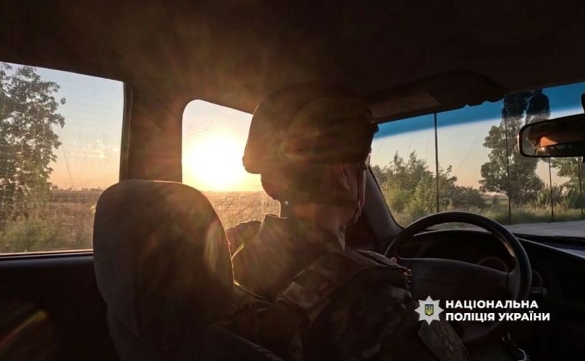 Розбили КАБами ледь не пів села: правоохоронці Запоріжжя евакуювали власників знищених будинків