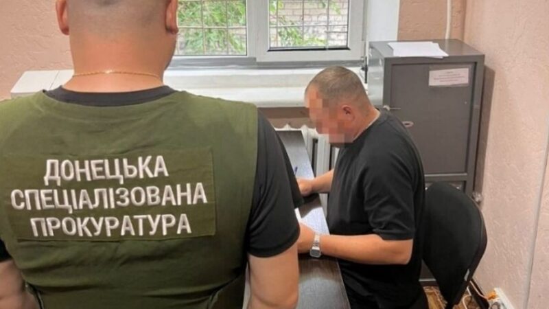 Хабарі за «невідправлення» до піхоти, вбивства та катування підлеглих: екскомандиру артилерійської батареї повідомили про підозру