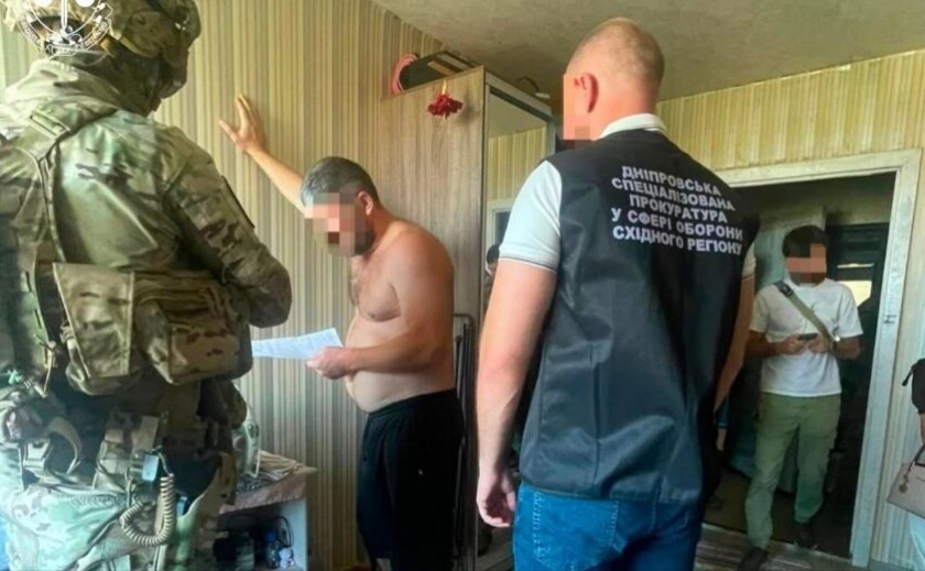 20 тисяч доларів за переведення військового в тил: у Дніпрі чотирьох людей підозрюють у вимаганні