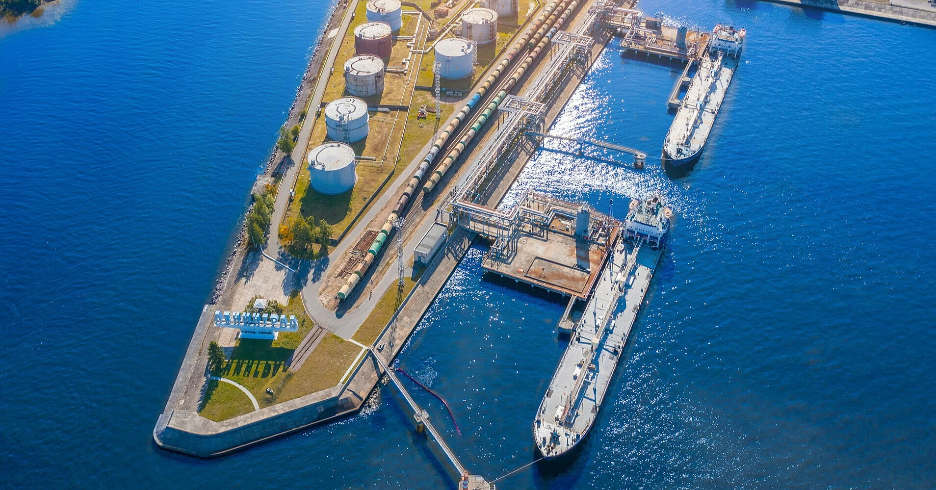 FT: Росія нарощує “тіньовий флот” LNG-танкерів перед забороною ЄС