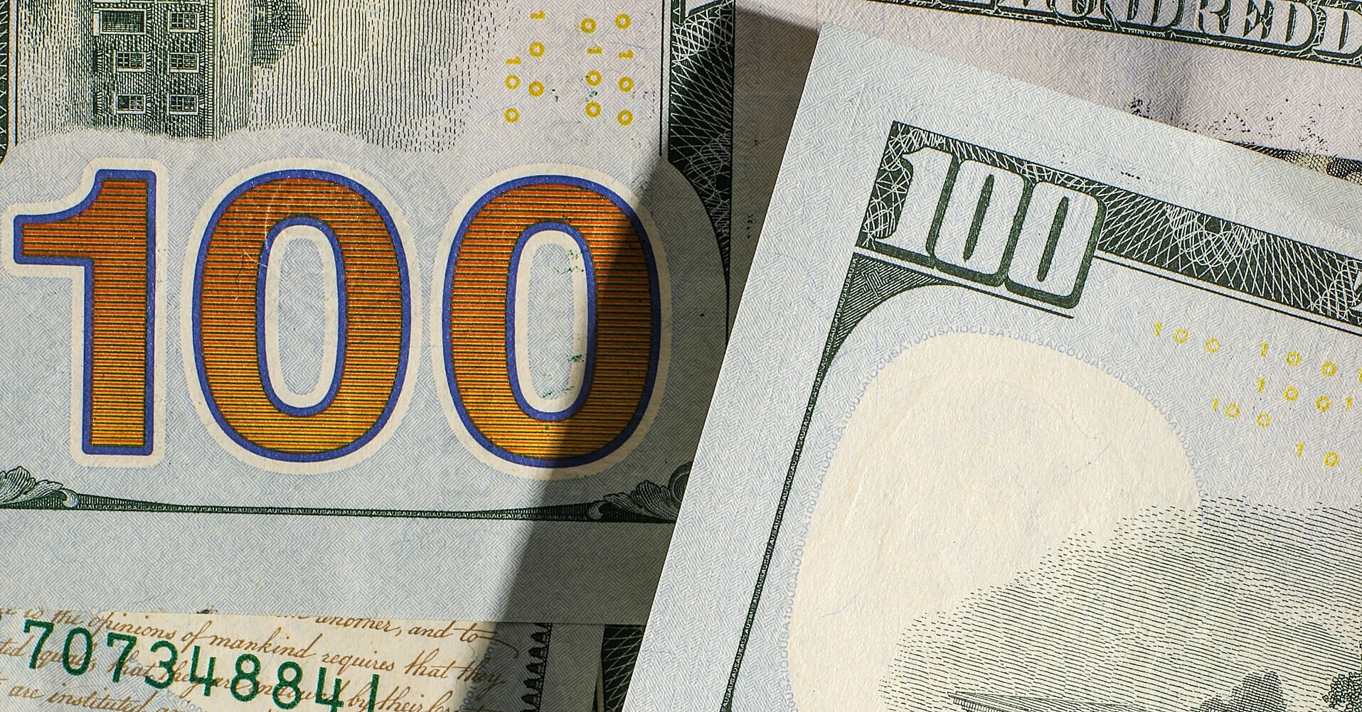 Долар почав тиждень зростанням: НБУ одразу продав близько $100 млн