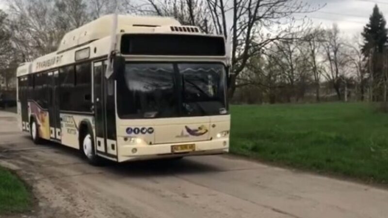 З маршрутів знімуть дві третини автобусів: у Кривому Розі на добу скоротять міський транспорт