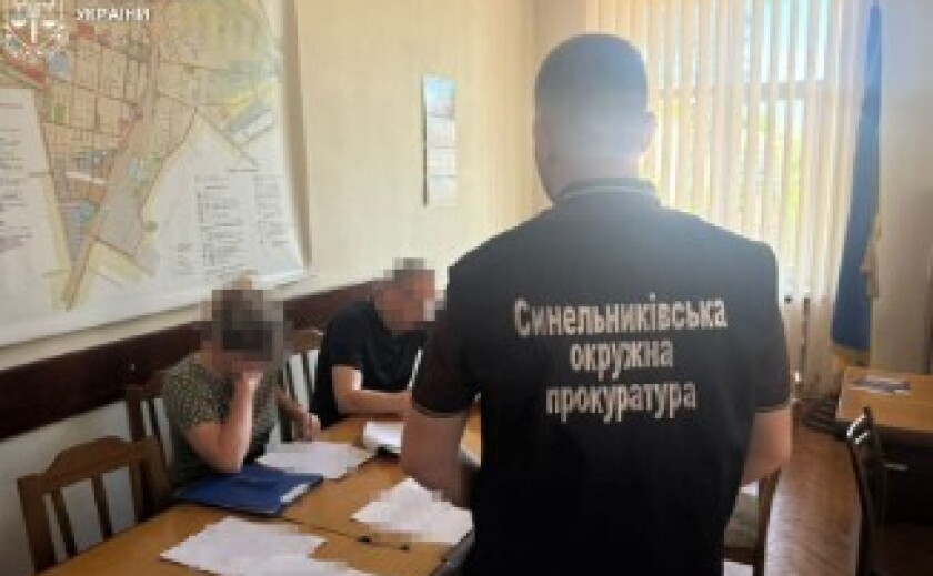 Майже 5 млн грн збитків на закупівлі житла для дітей-сиріт: на Синельниківщині обвинувачують міського голову та двох службовиць