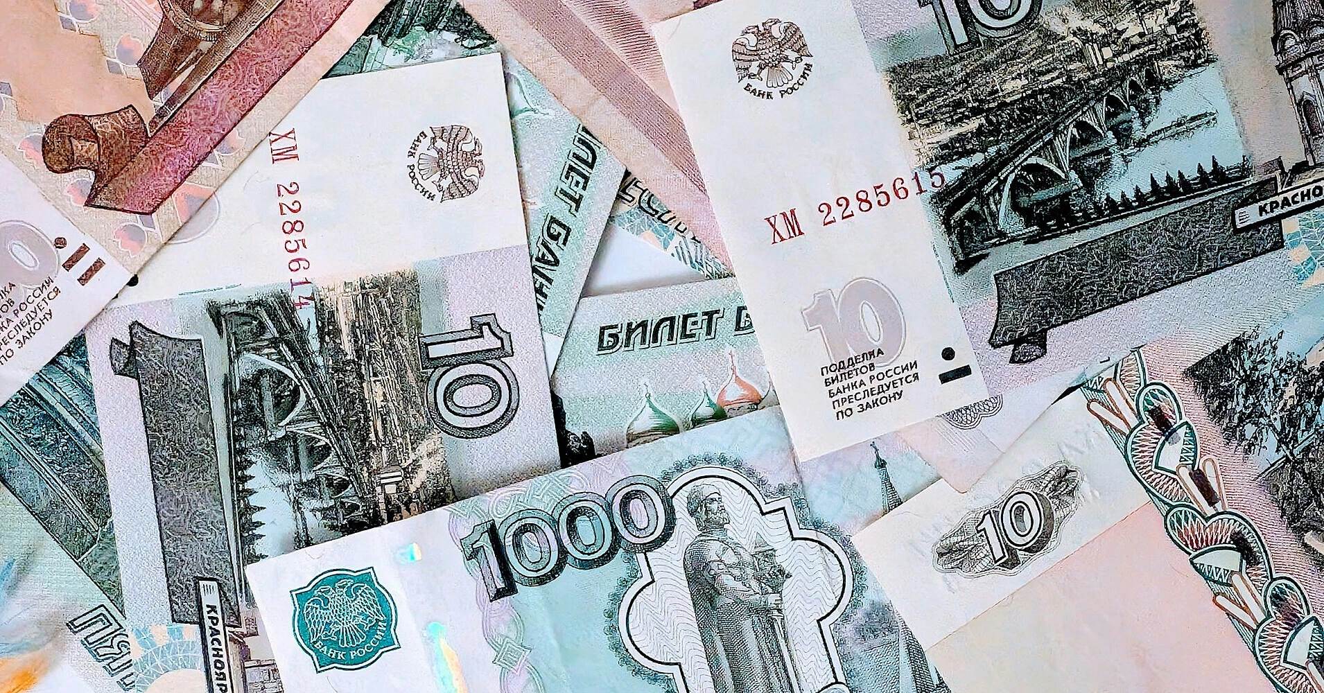 Росіяни дедалі активніше переводять заощадження до іноземних брокерів