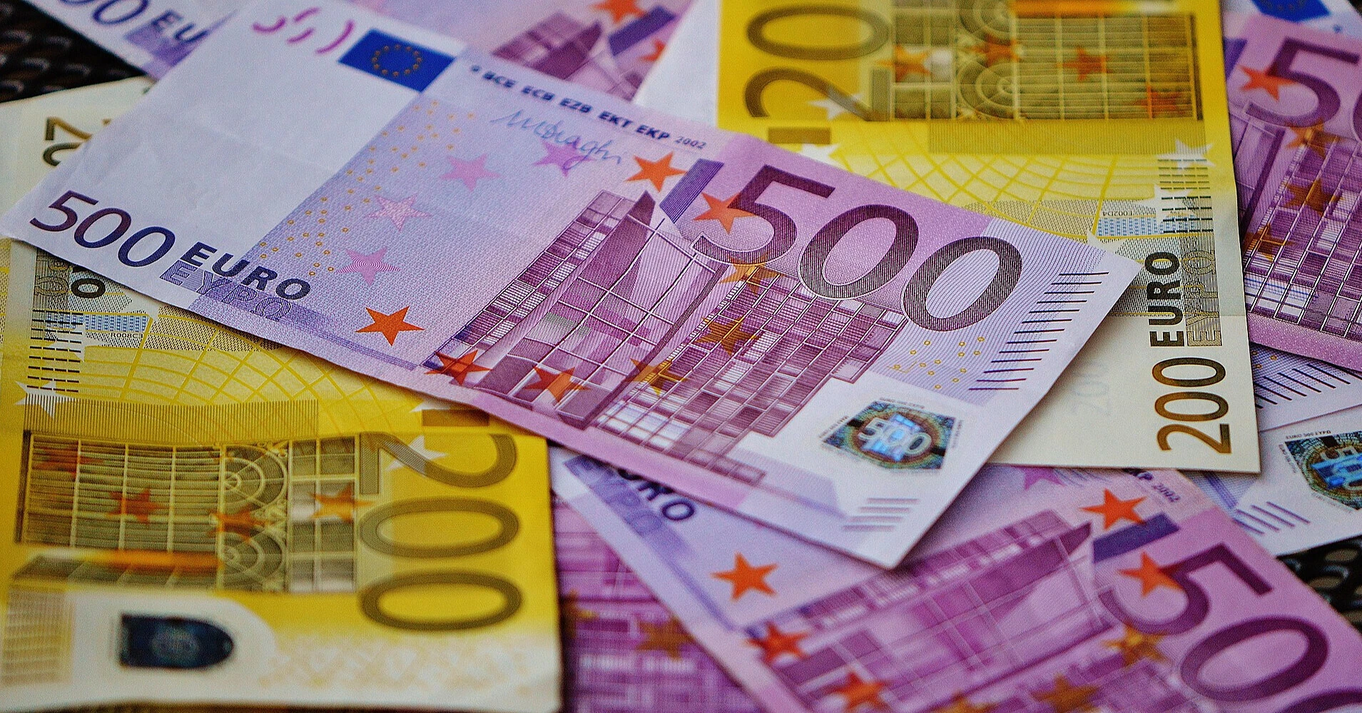 Інфляція в єврозоні прискорилася до майже 3%