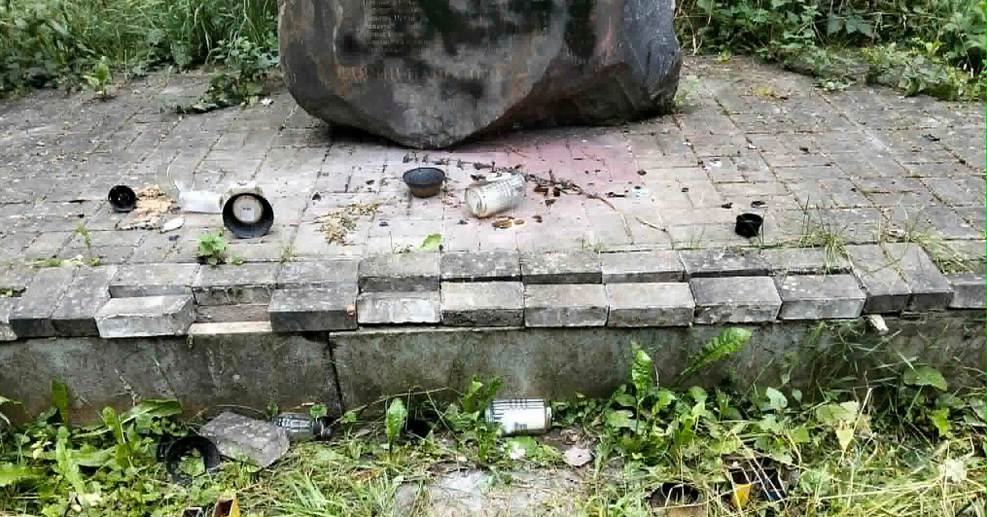 У Польщі вчинили новий акт вандалізму над українським меморіалом