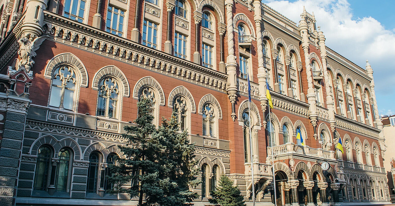 НБУ спростував заяву “Укрпошти” про обов’язковий друк персональних даних на чеках