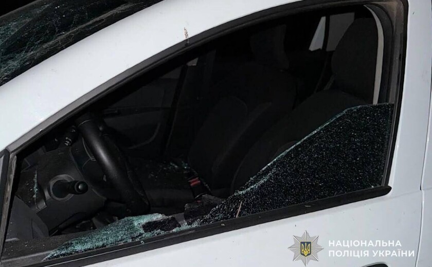 У Кривому Розі затримали чоловіка, який напав на поліцейських і пошкодив службове авто