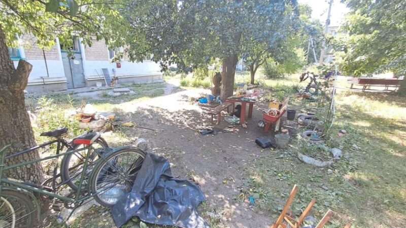 На Синельниківщині затримали чоловіка, якого підозрюють у вбивстві жінки та нападі на двох людей