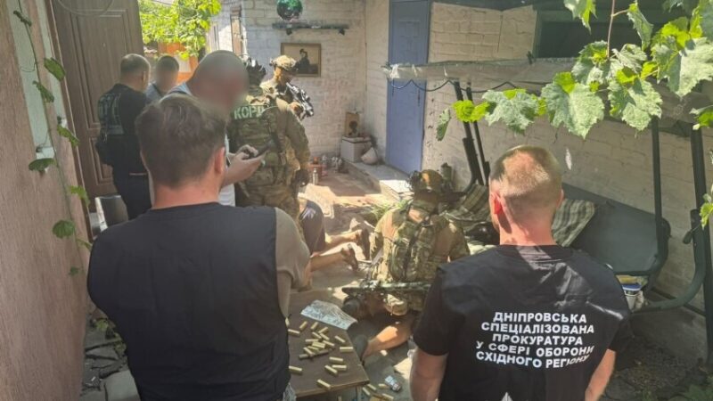 У Павлограді затримали двох чоловіків за підозрою у вимаганні грошей і автомобілів