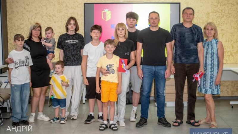 У Кам’янському ще три родини переселенців отримали квартири