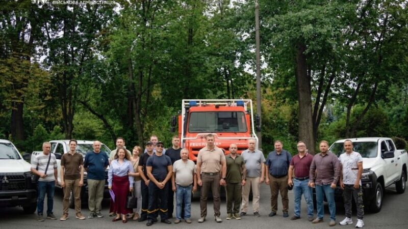 Дніпропетровщина отримала пікапи та пожежну машину за 500 тисяч євро від Німеччини
