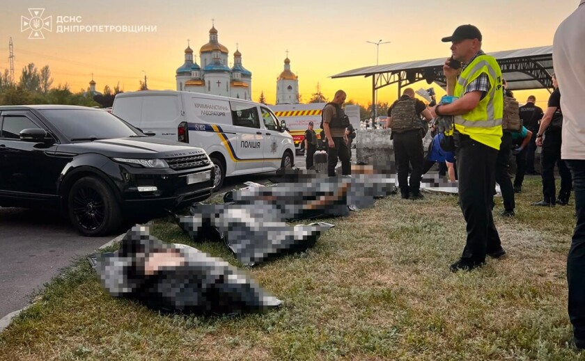 У Кривому Розі зросла кількість жертв удару по торговельному центру: 16 загиблих і 130 постраждалих