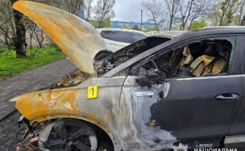 Слідчі Самару повідомили про підозру 21-річному чоловікові за підпал автомобіля