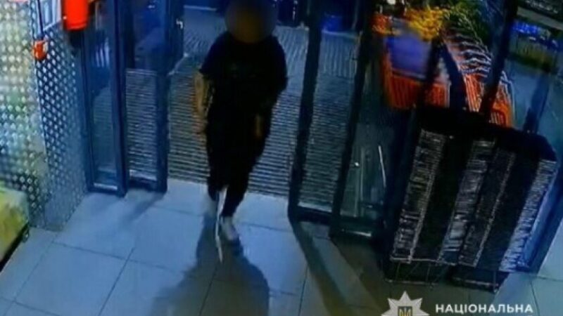 Заволоділа банківською карткою та витратила понад 13 тисяч гривень: слідчі Дніпра повідомили жінці про підозру