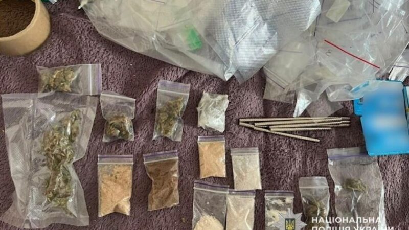 Збував наркотики поштою: у Кривому Розі затримали 24-річного ділка
