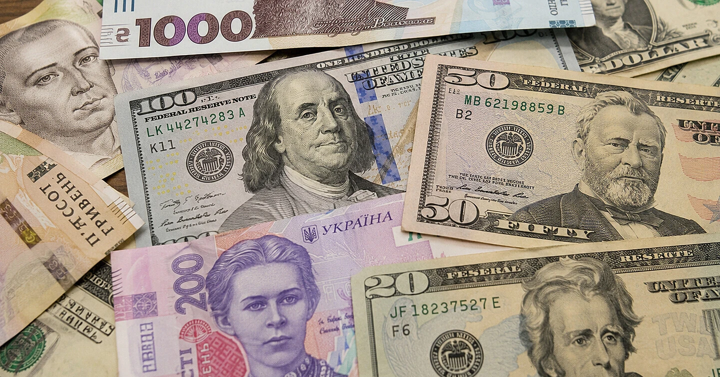 Гривня втримала позиції наприкінці місяця, але долар може повернутися до зростання вже наступного тижня