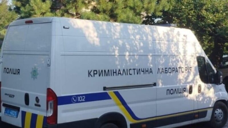 Смертельно поранила чоловіка: у Кам’янському поліцейські повідомили про підозру 41-річній жінці