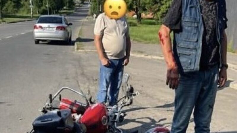 У Кривому Розі мопед збив жінку на переході