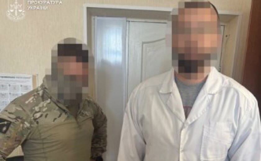 За 7 тис. доларів обіцяли вивезти військовослужбовця з частини: на Дніпропетровщині викрито трьох осіб