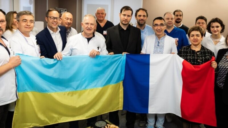 Французькі лікарі допомогли медикам Дніпропетровщини прооперувати тяжких поранених військових та цивільних