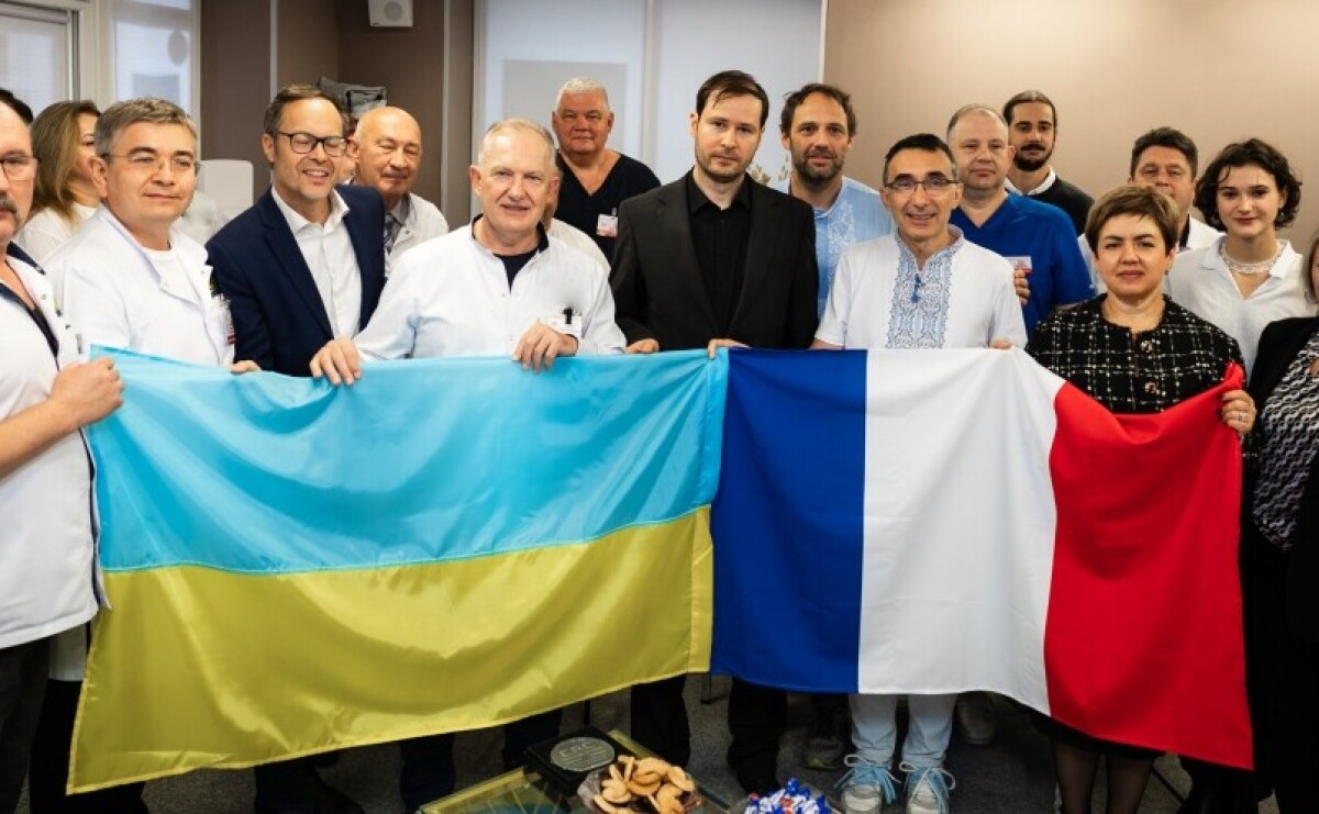 Французькі лікарі допомогли медикам Дніпропетровщини прооперувати тяжких поранених військових та цивільних
