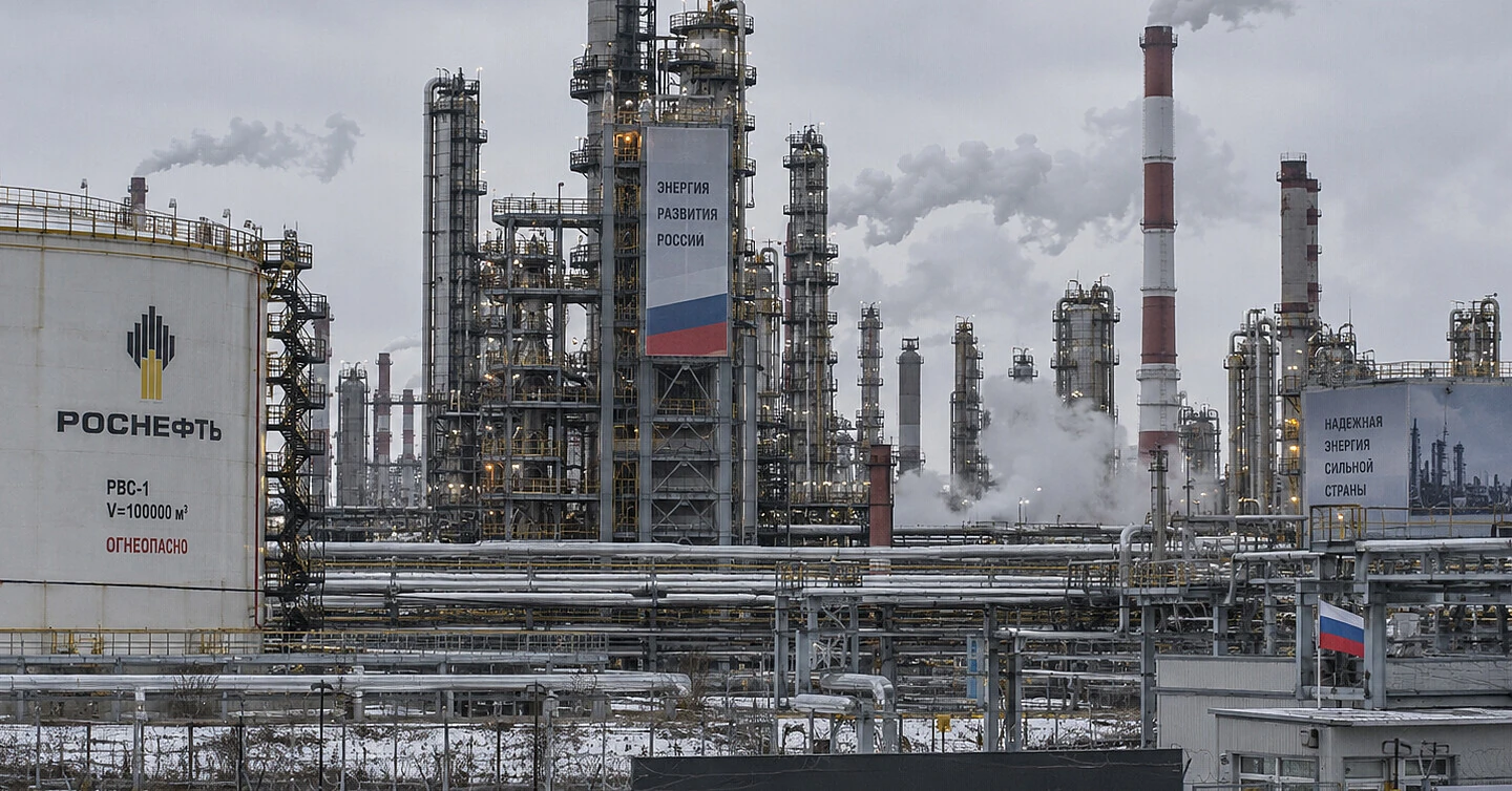 Половина найбільших НПЗ Росії скоротила випуск дизеля після атак дронів