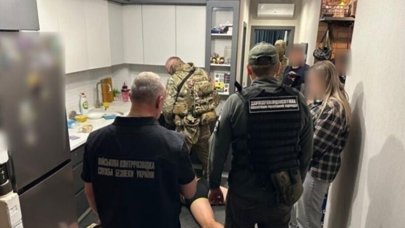 «Фальшиві діти»: На Київщині та Запоріжжі викрили схему з підробленими свідоцтвами про народження для виїзду за кордон