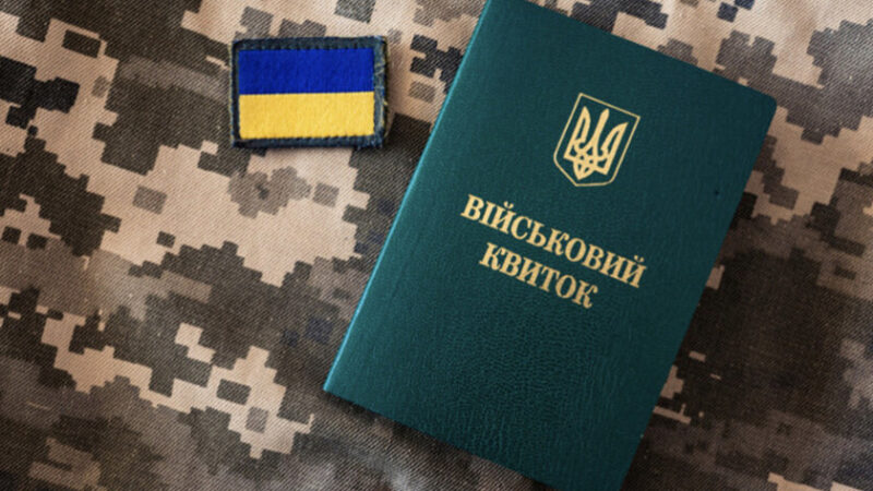 Українців віком від 60 років автоматично виключатимуть із військового обліку: у Міноборони пояснили нюанси
