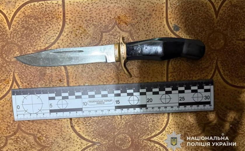 Вдарив ножем у живіт: у Кривому Розі 69-річний чоловік поранив 51-річного містянина