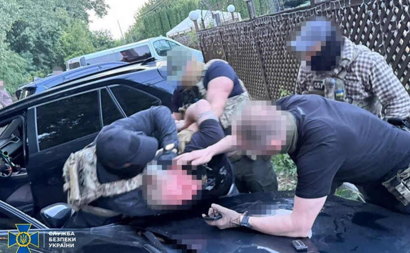 СБУ запобігла серії терактів та замовним нападам: підозри отримали експосадовець ДСНС та його спільники