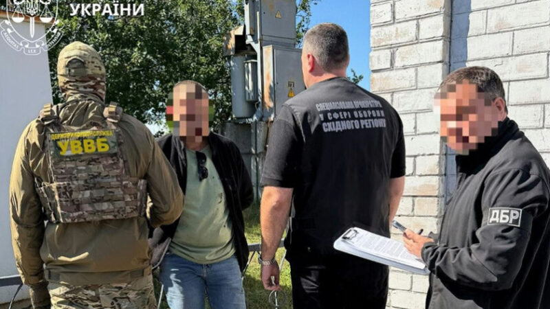 Ціна питання – 15 тисяч доларів: прикордонника підозрюють в організації незаконного виїзду за кордон