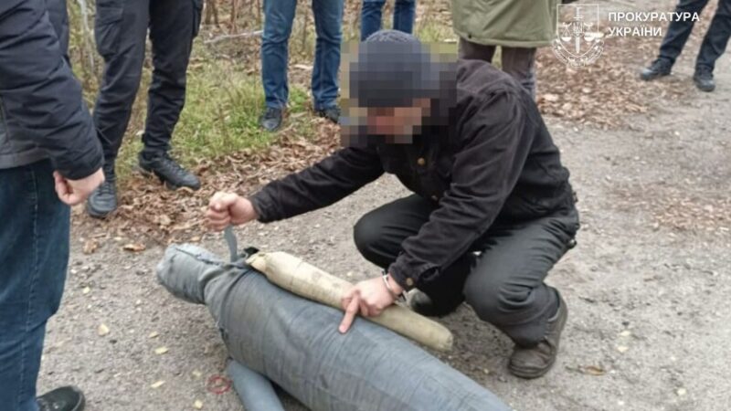 На Дніпропетровщині чоловіка засудили довічно за вбивство трьох людей, серед них – 13-річний хлопчик