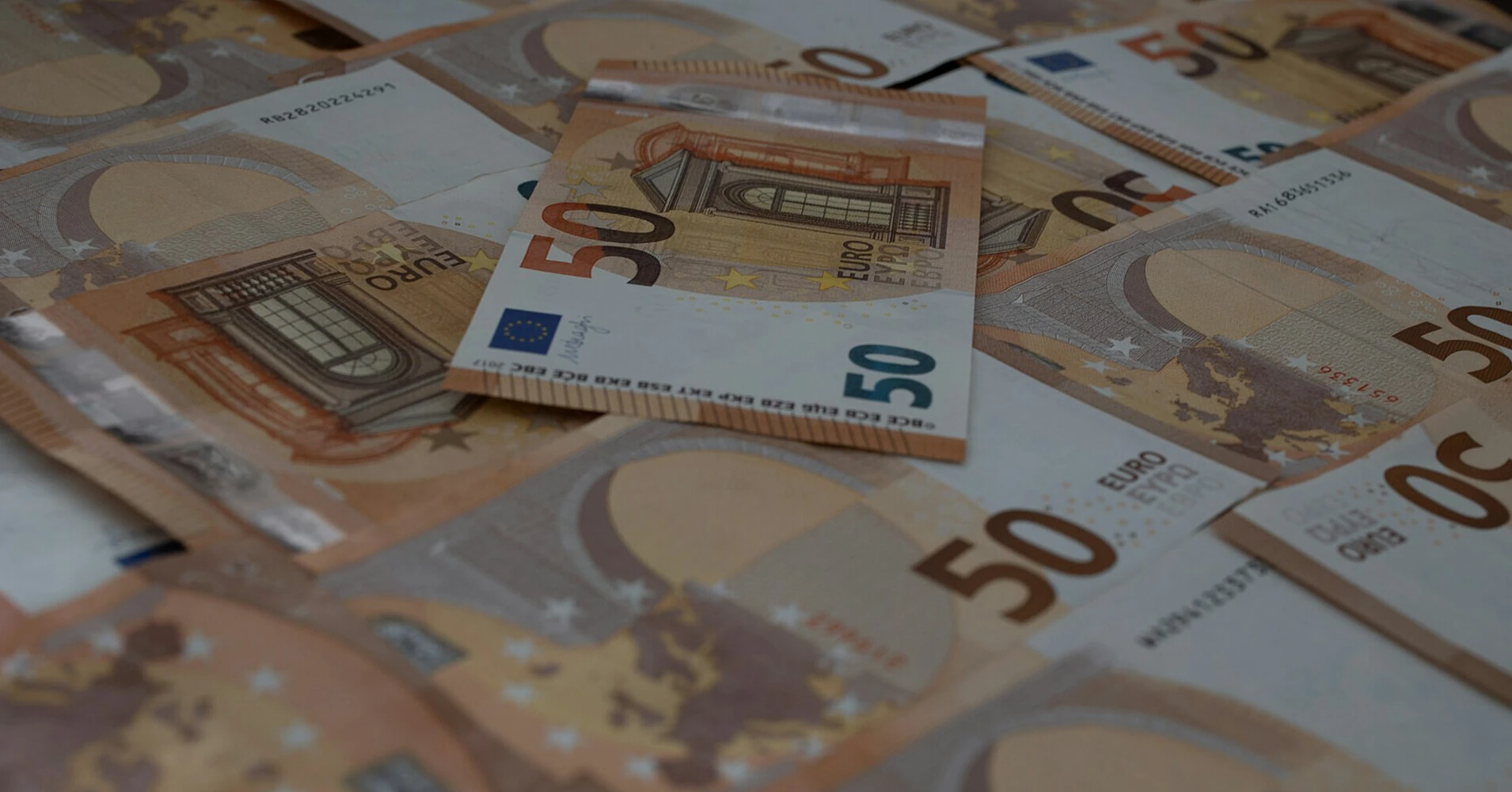 Євро під тиском напередодні важливої статистики зі США