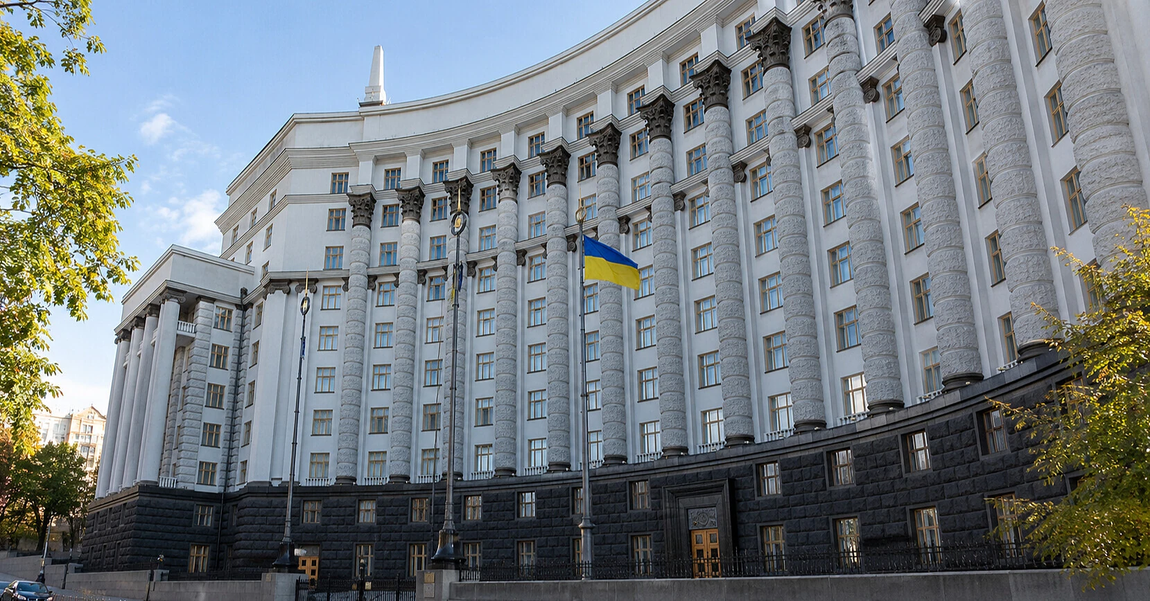 Кабмін скоротить зайві вакансії та перегляне кількість заступників міністрів