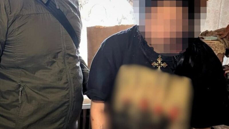 У Дніпрі затримали 22-річну жінку, яку підозрюють у передачі росіянам даних про військових