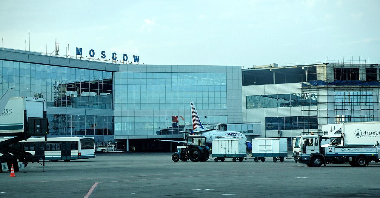 Аеропорти Москви другу ніч поспіль обмежували роботу після попередження Зеленського