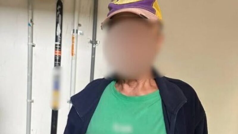 Був дезорієнтованим та розгубленим: у Кривому Розі патрульні допомогли чоловіку повернутися додому