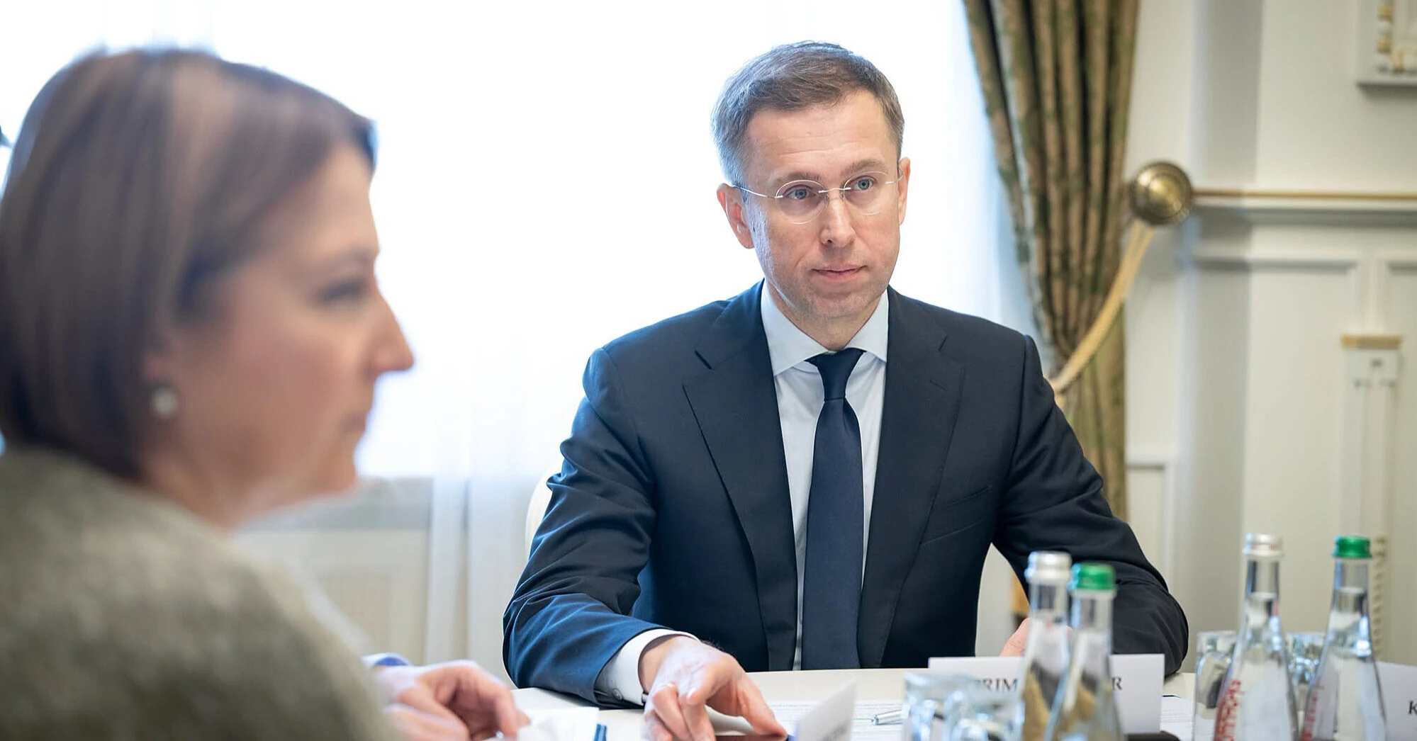 Кабмін вніс у Раду проєкт бюджету-2027: що передбачили на оборону, зарплати та пенсії