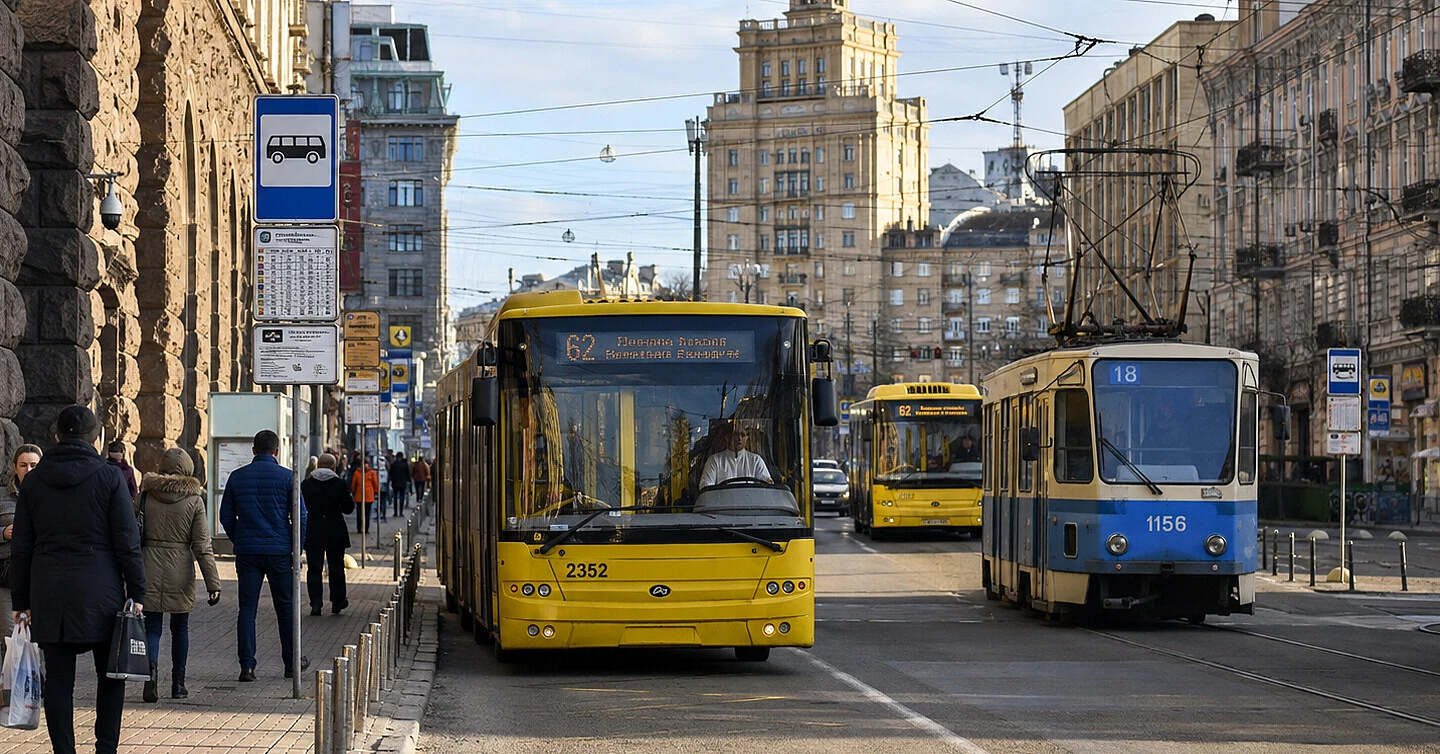 У столиці введуть щоденну зупинку транспорту на одну хвилину