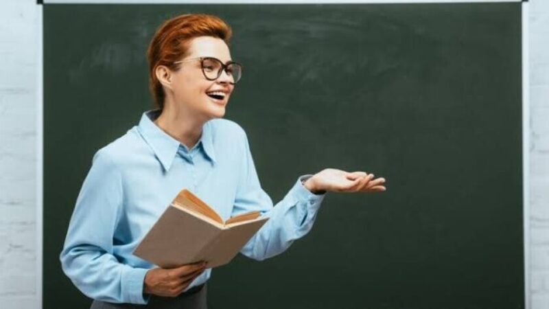 Із 1 вересня зарплати педагогів зростуть на 20%