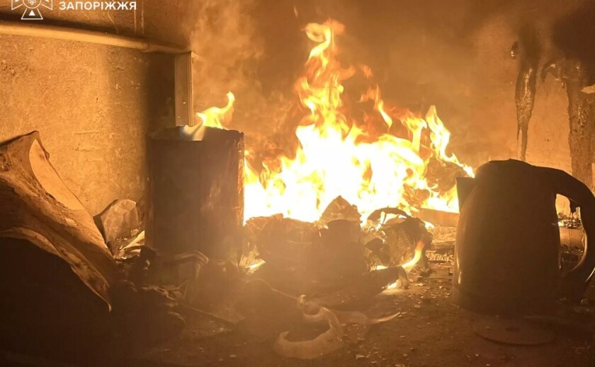 У Запоріжжі через ворожий обстріл зайнялося СТО