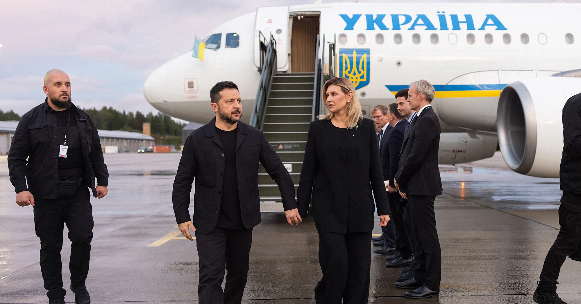 Дрон впав за сотню кілометрів від літака Зеленського, у Молдові не вважають це випадковістю