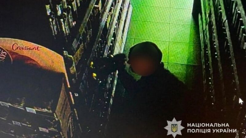 У Самарі поліцейські встановили підозрюваного у крадіжках із двох магазинів