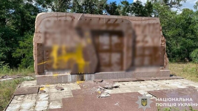 Публічне використання нацистської символіки: правоохоронці Самару повідомили про підозру двом підліткам