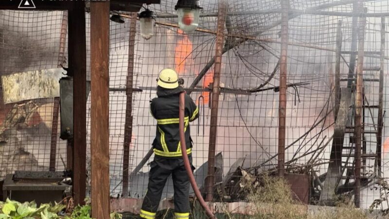 Запорізькі рятувальники ліквідували загоряння нежитлового приміщення