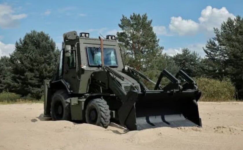 В Україні створили перший броньований екскаватор для потреб війська