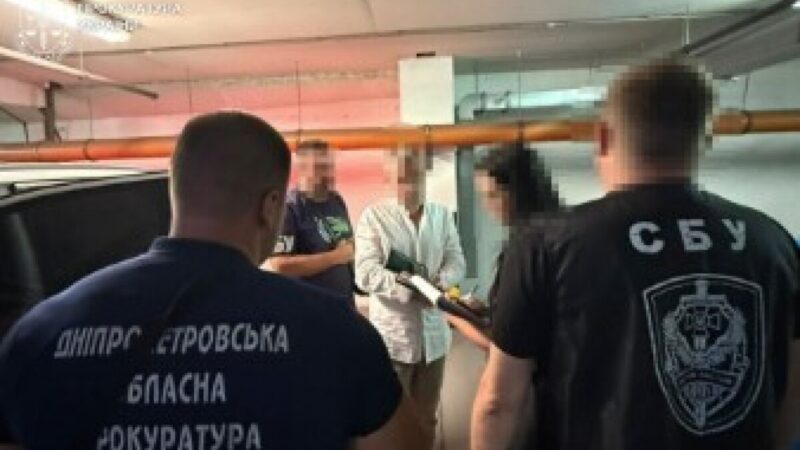$23 тисячі за фіктивну операцію та «списання» з військового обліку: скеровано до суду справу щодо жителя Дніпра
